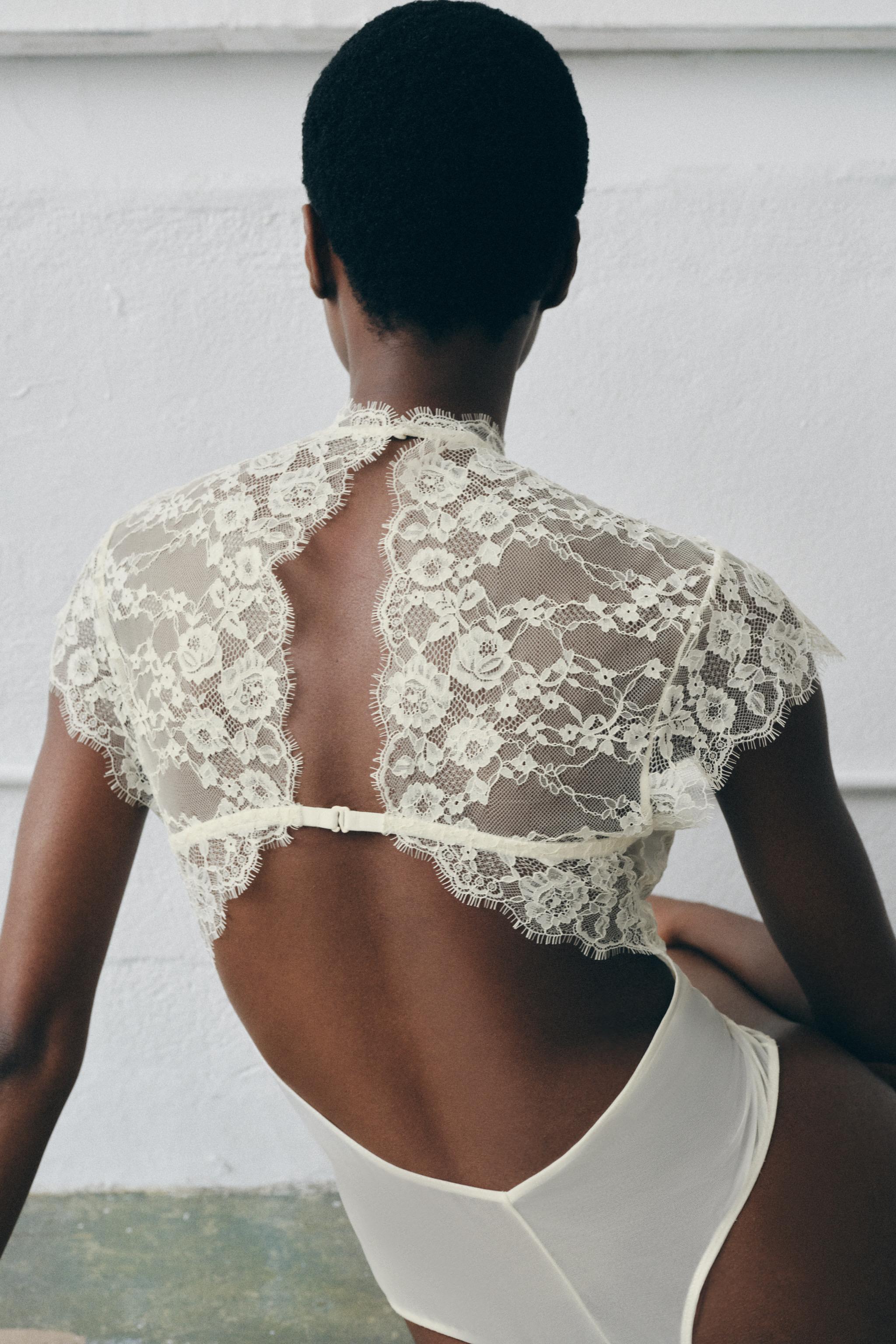 BODY À ARMATURES ET DENTELLE COMBINÉE